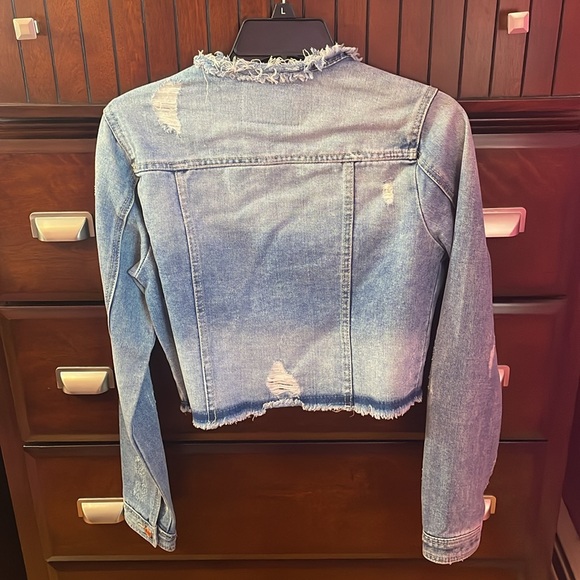 Lightwashed Distressed Jean Jacket 🏵️ - Picture 2 of 5